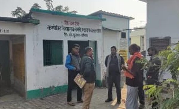Thieves stole goods worth thousands of rupees by breaking the school lock