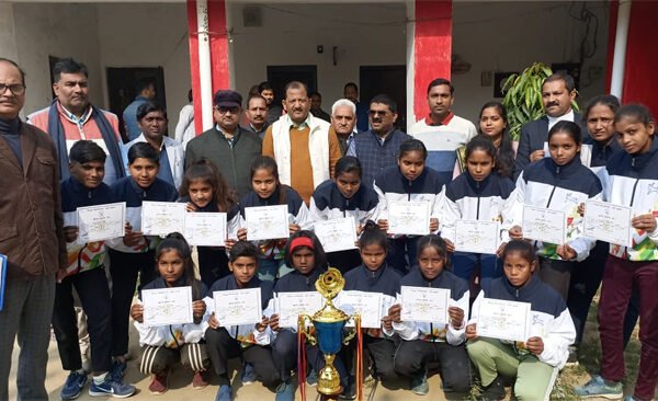 District School Inspector honored the excellent players of Ballia