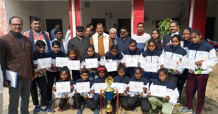 District School Inspector honored the excellent players of Ballia