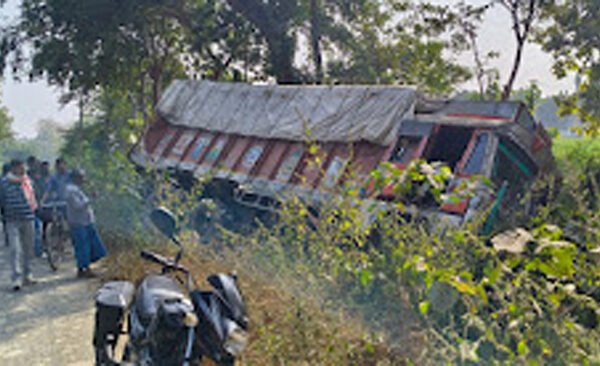 Collision between roadways bus and truck, child passengers injured