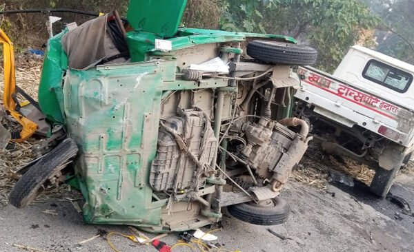 Vehicles collided in front of leopard