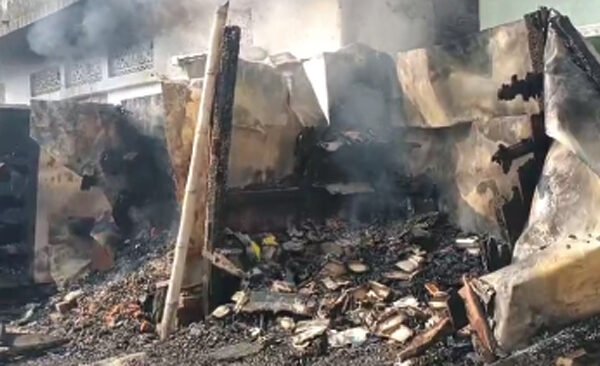 Fire broke out in three Gumtiyas, the victim shopkeeper filed a complaint against his own son-in-law