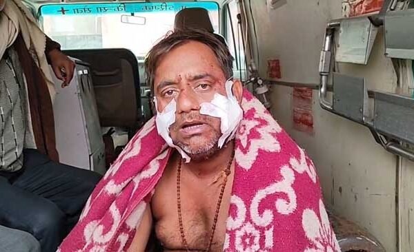 A young man coming to Bairia was attacked with knives near Raghav Singh's camp, sent in critical condition.
