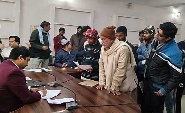 On Bairia Complete Solution Day, SDM listened to the complaints of the complainants, 4 out of 26 cases were resolved on the spot.
