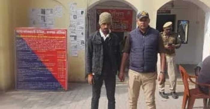 The accused of molestation in Bairia was caught by the police.