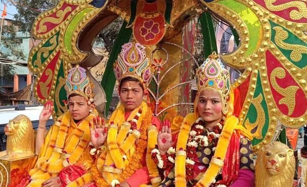 तहसील क्षेत्र सहित स्थानीय नगर पंचायत में प्रभु श्री राम के आगमन से उत्साहित जनमानस व श्रद्धालुओं द्वारा फुल मलाओं साहित दीप प्रजवालित कर भंडारे का आयोजन किया गया.