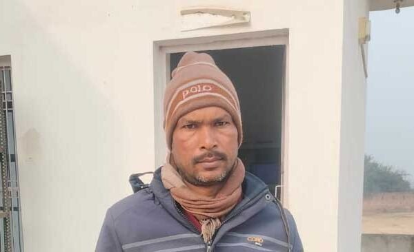 Bike riding miscreants attacked petrol pump manager with knife