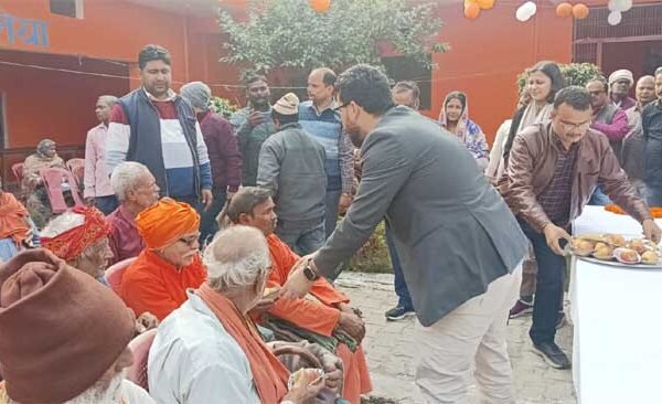 CDO distributed blankets in Gadwaar old age home