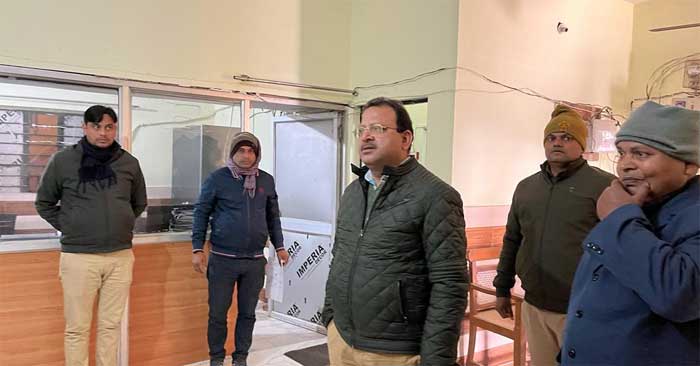 District Magistrate conducted surprise inspection of Additional Primary Health Center and office of Block Development Officer, Gadwar