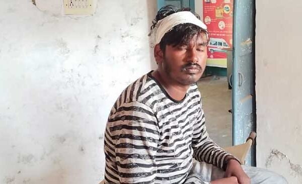 A young man who was going to defecate in Gadwar was beaten and injured.