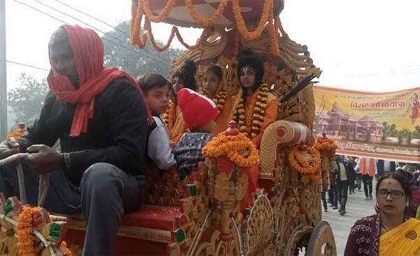 अयोध्या में श्रीराम की प्राण प्रतिष्ठा को लेकर निकली शोभा यात्रा