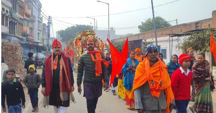 Students and school family of Nagaji Saraswati Shishu Mandir took out a procession of Lord Shri Ram.