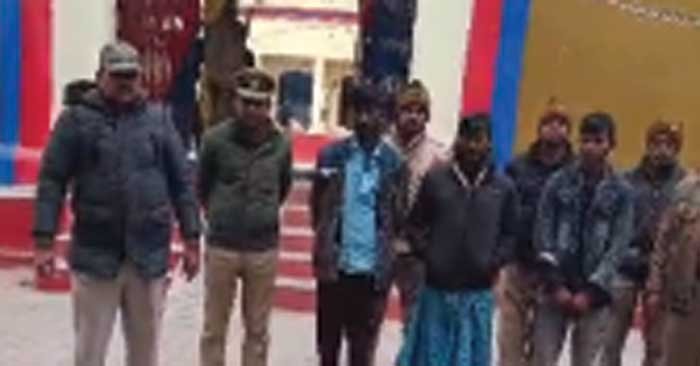 Raw liquor smugglers caught by police in Sikandarpur