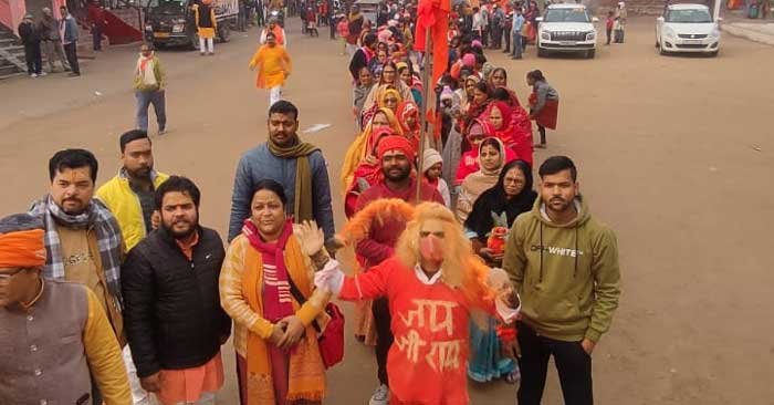 A grand procession took place with the tableau of Lord Shri Ram, hundreds of Ram devotees participated