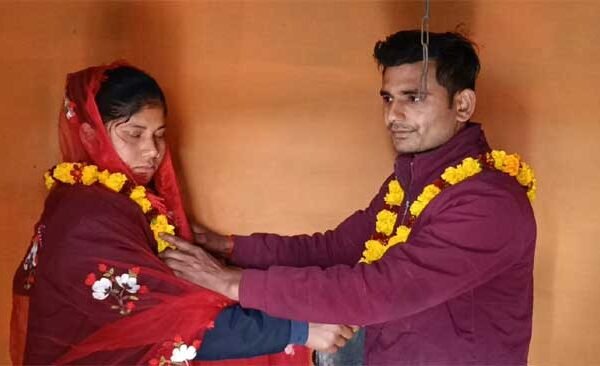 A love affair like the movie "Hum Aapke Hain Koun" has come to light in Bansdih.