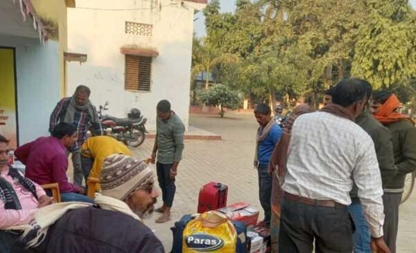 जिलाधिकारी के निर्देश पर थाना क्षेत्र मनियर के अंतर्गत मुख्यमंत्री सामूहिक विवाह योजना में हुए फर्जीवाडे/धान्धली मामले में हुई अभूतपूर्व एवं कठोर करवाई