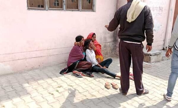 A laborer died after falling during the ongoing building construction in the Police Line complex.