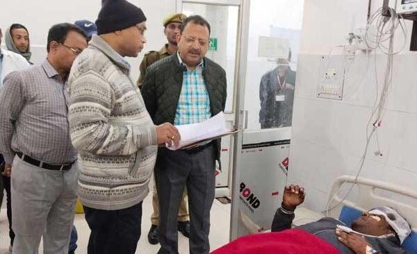 Taking cognizance of the road accident in Dubey Chapra, the District Magistrate reached the district hospital and inquired about the condition of the victims.