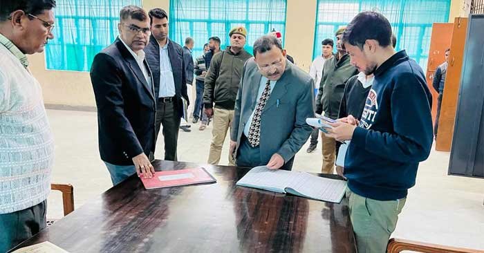 District Magistrate inspected Tehsil Bansdih