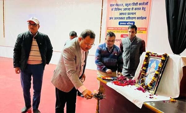 Inauguration of training program for Gram Panchayat representatives and secretaries, revenue lawyers and accountants in Ganga Auditorium.