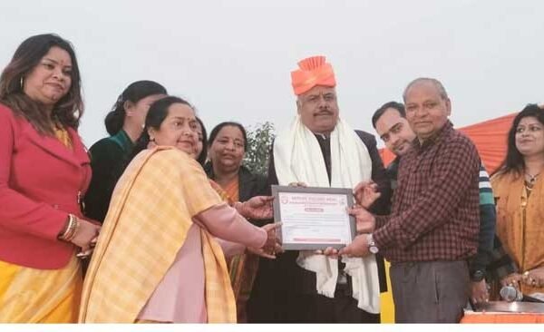 Ballia's Colonel Daya Shankar Dubey awarded Awadh Ratna Award