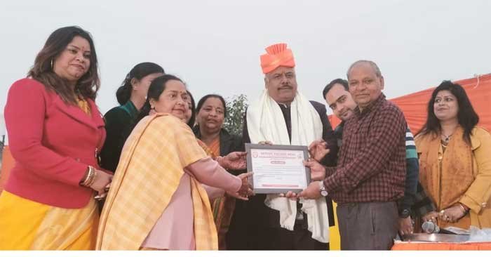 Ballia's Colonel Daya Shankar Dubey awarded Awadh Ratna Award