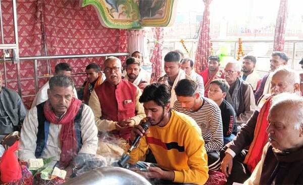 लोक कल्याणार्थ सुंदरकांड, हनुमान चालीसा के साथ किया गया हवन पूजन
