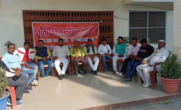 Nagar Panchayat remained locked for the fifth day