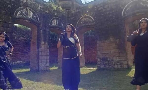 Bhojpuri remake of Kapil Sharma's super duper hit film "Kis Kisko Pyaar Karoon" is coming.