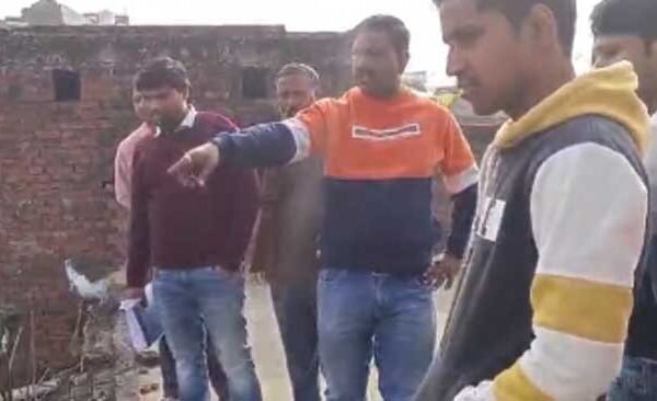 Electricity department conducted raid to catch electricity theft, electricity theft caught in more than half a dozen houses
