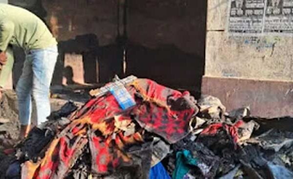 Fire breaks out in shop due to unknown reasons, goods worth lakhs burnt to ashes