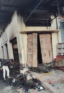 Fire breaks out in shop due to unknown reasons, goods worth lakhs burnt to ashes