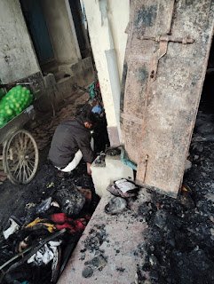Fire breaks out in shop due to unknown reasons, goods worth lakhs burnt to ashes