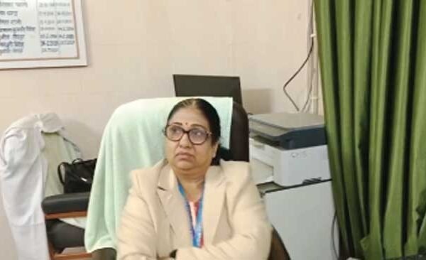 जिला महिला अस्पताल में जांच HCV किट निकला फर्जी, हंगामे के बाद हुआ खुलासा बलिया. आपको बता दे बलिया स्वास्थ्य विभाग से जुड़ी यह बड़ी खबर आप का होश उड़ा देगा. जिला महिला अस्पताल में होने वाली जांच अब सवालों के घेरे में है.