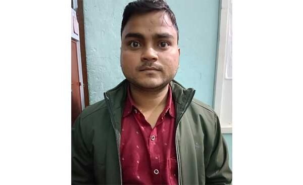 Police caught a fake candidate who was taking the exam in place of someone else in the inter exam.