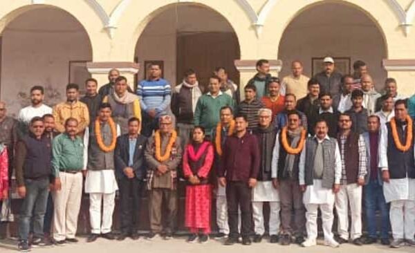 Newly elected officials of Secondary Teachers Association welcomed by garlanding them
