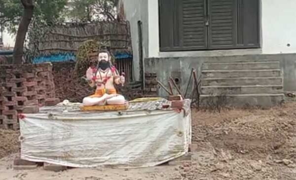 The temporary Ravidas statue was thrown down by anarchists.