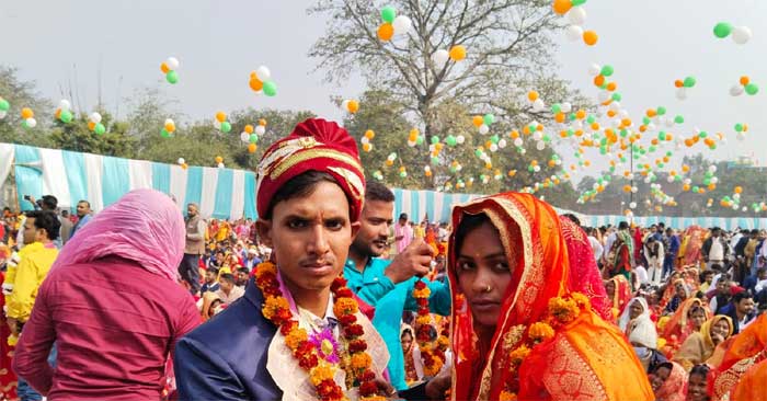 Two thousand couples got married amidst the chanting of Vedic mantras.
