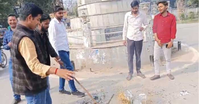 ABVP burns Mamata Banerjee's effigy at TD College intersection over violence in Sandeshkhali, West Bengal