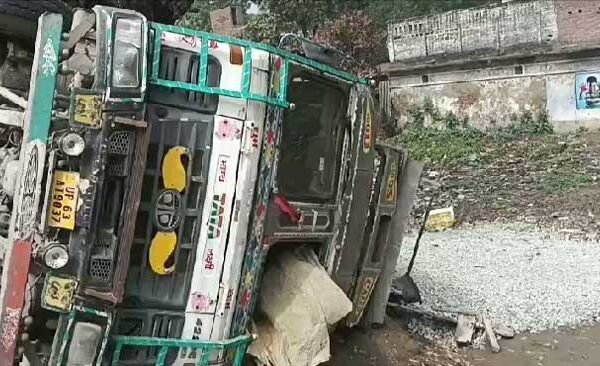 Uncontrolled ballast laden truck overturns while trying to save car in trouble