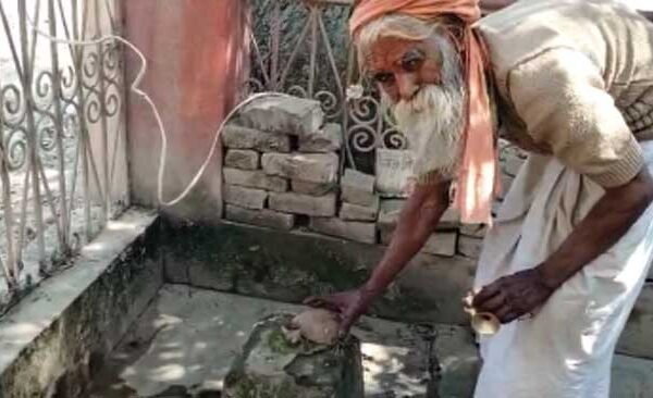 Thieves stole hand pump and motor from Durga temple