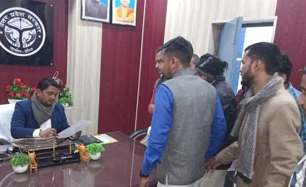 Smartphone eligible students deprived of benefits due to negligence of employees