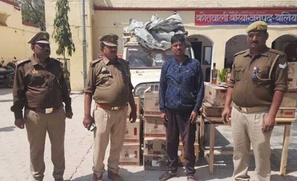Illegal liquor recovered from pickup, but smuggler managed to escape