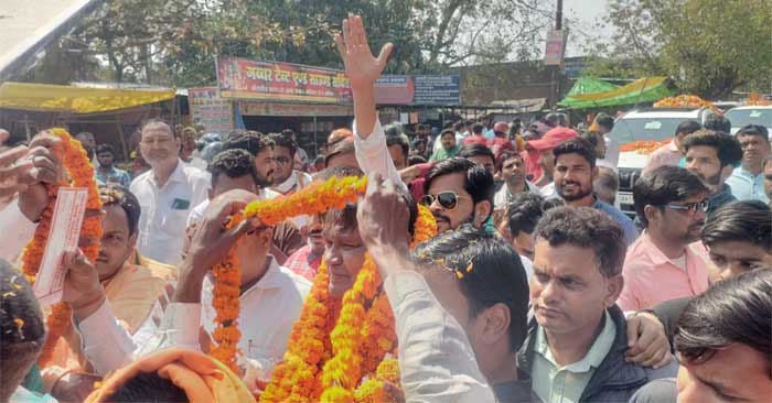 On the arrival of MP Ravindra Kushwaha in Bansdih after being made a candidate for the third time, grand welcome by BJP Bansdih Mandal in the presence of Ketki Singh.