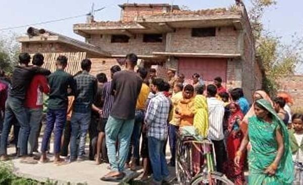 Married woman commits suicide by hanging herself in Bansdih, police engaged in investigation