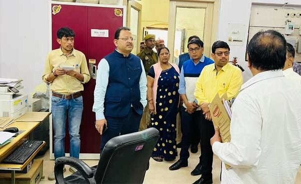 District Magistrate did surprise inspection of Collectorate