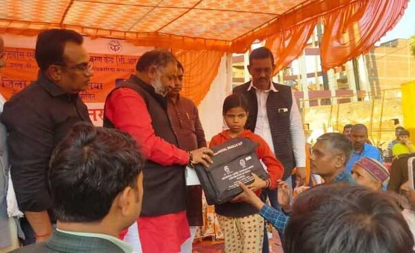 Minister gave tricycle to 62 disabled people