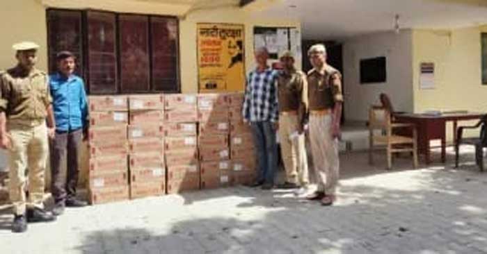 Two smugglers arrested with beer worth three lakhs