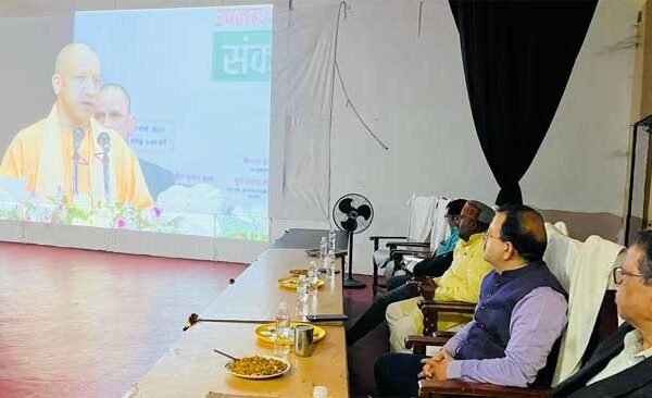 Live telecast of "Sankalp Ki Siddhi" program was shown in celebration of providing free electricity for irrigation to farmers.