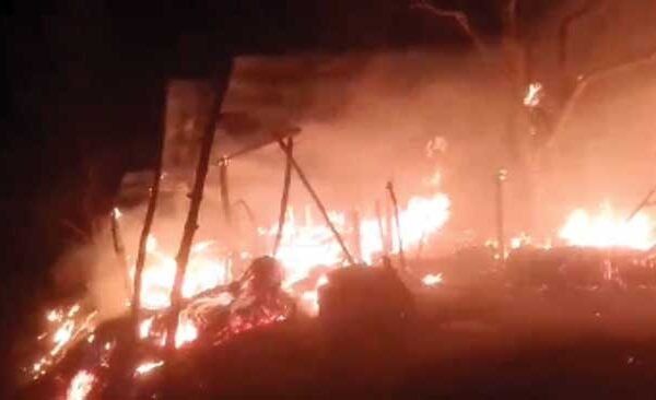 A massive fire broke out in Devdih Gram Sabha due to unknown reasons, a dozen residential huts and household items were burnt to ashes.